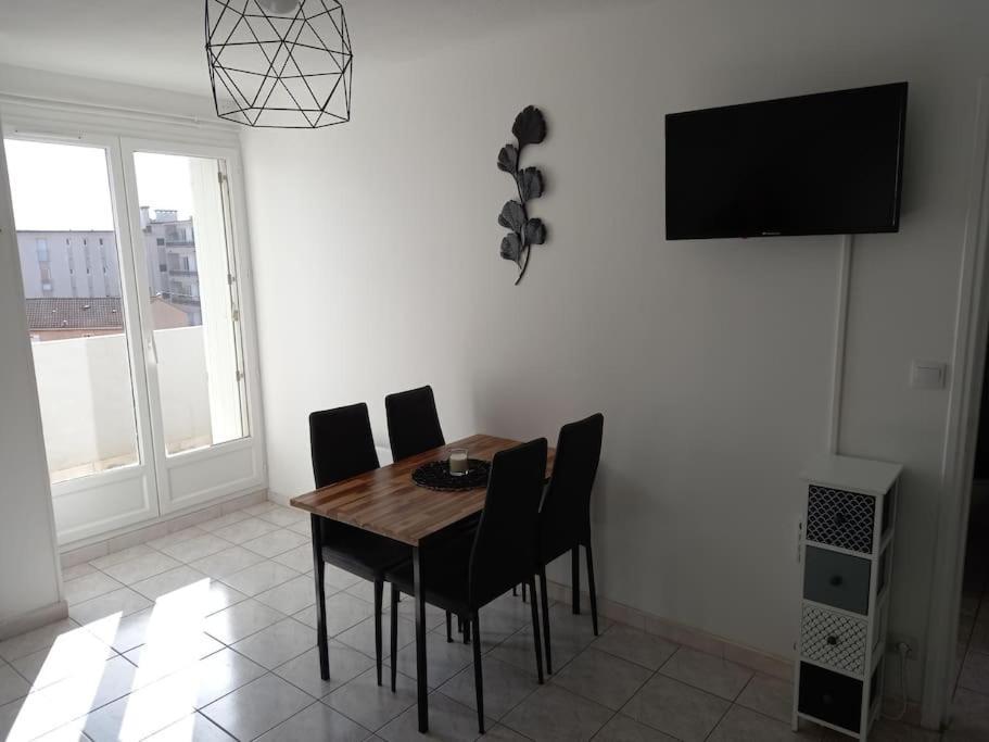 Appart 2/4 Pers Proche Centre Avec Balcon, Parking Narbonne Exterior photo