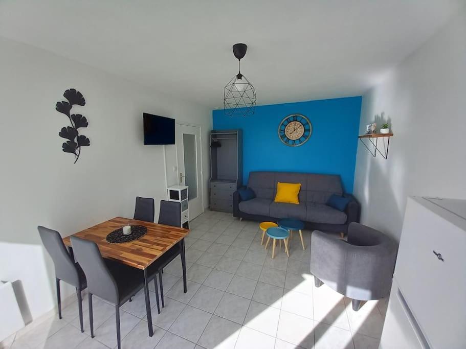Appart 2/4 Pers Proche Centre Avec Balcon, Parking Narbonne Exterior photo