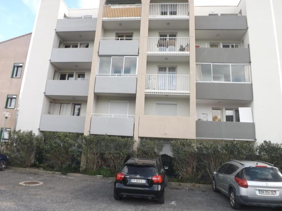 Appart 2/4 Pers Proche Centre Avec Balcon, Parking Narbonne Exterior photo