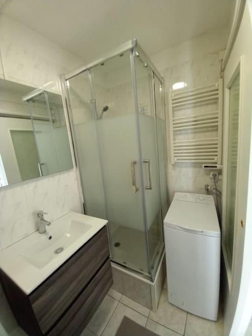 Appart 2/4 Pers Proche Centre Avec Balcon, Parking Narbonne Exterior photo