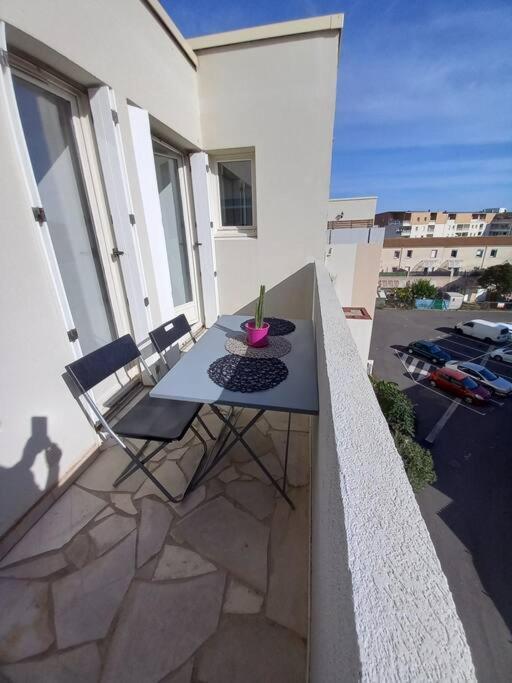 Appart 2/4 Pers Proche Centre Avec Balcon, Parking Narbonne Exterior photo