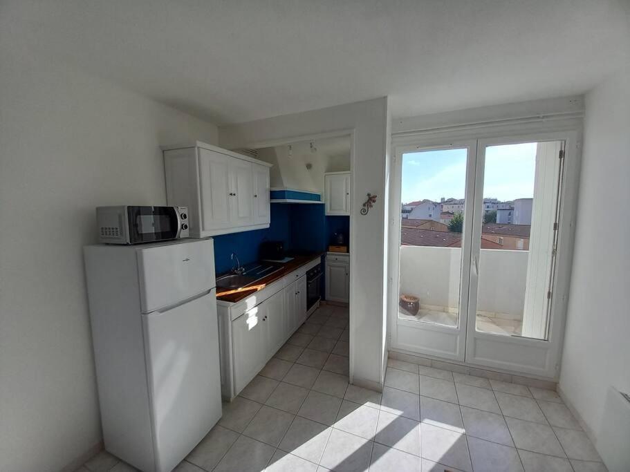 Appart 2/4 Pers Proche Centre Avec Balcon, Parking Narbonne Exterior photo